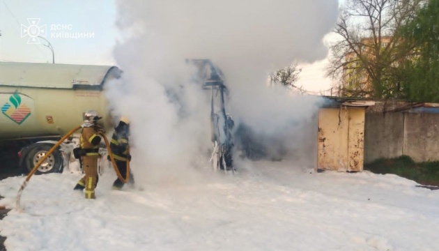 Фото до матеріалу: Російські дрони завдали ударів по Броварам та Вишгороду: постраждали троє людей