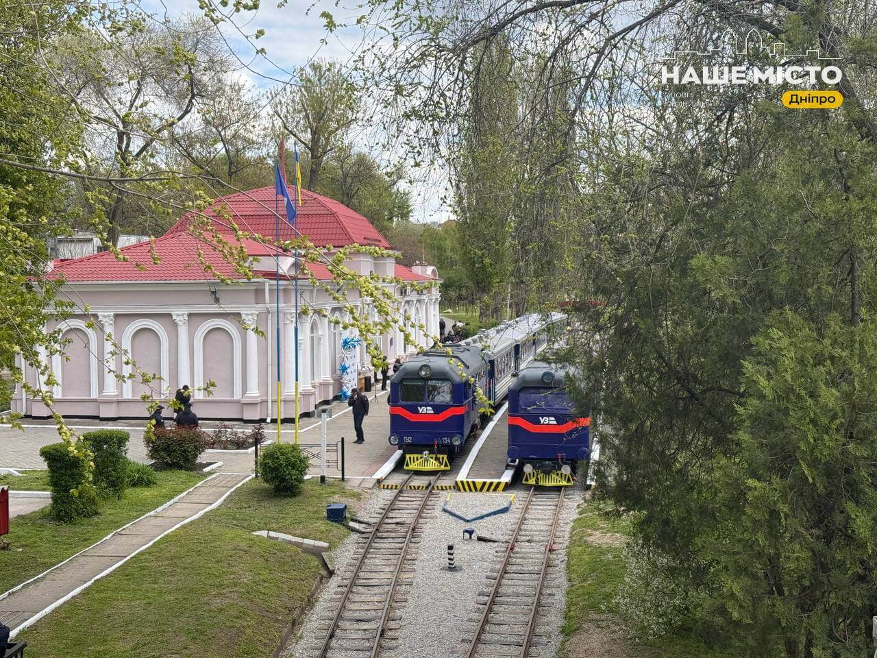 Фото до матеріалу: Дніпровська дитяча залізниця відкрила 90-й сезон: новий розклад та ретро-вагони