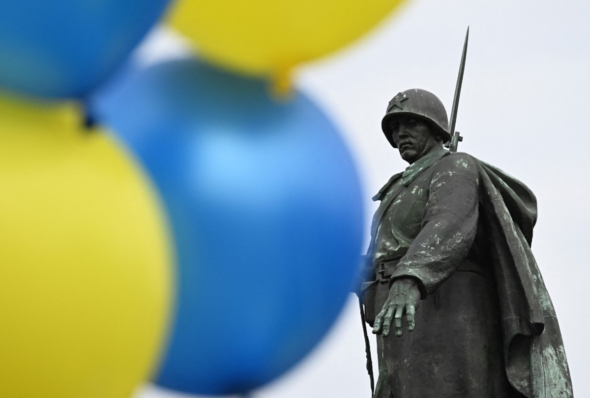 Фото до матеріалу: Ukraine Ceasefire Claims, Armenia-Russia Tensions, and Reports of Russian Battlefield Deepfakes – Ukraine Latest, May 11