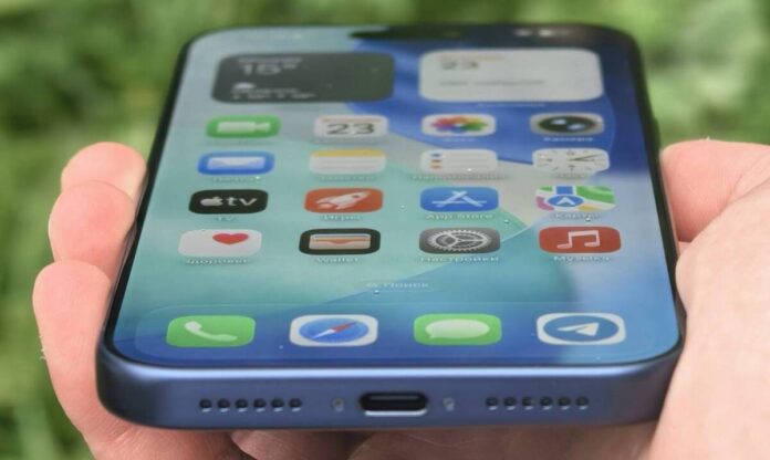 Фото до матеріалу: Apple розробляє два покоління вигнутих екранів для майбутніх iPhone