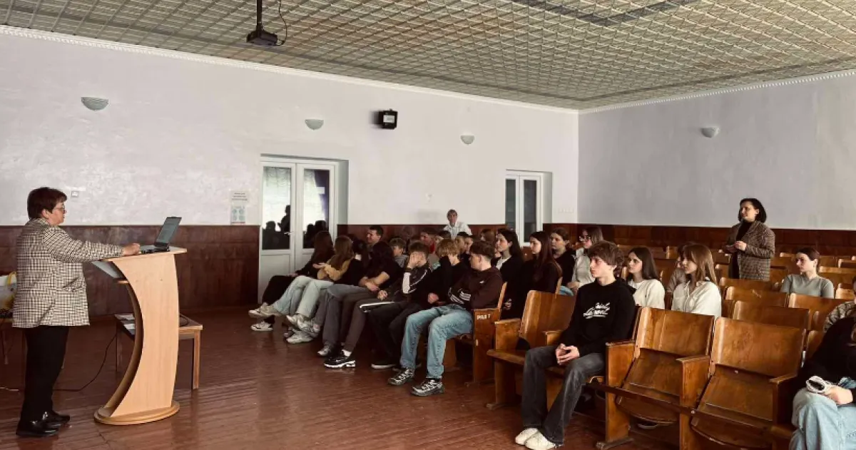 Фото до матеріалу: Вакцинація проти ВПЛ: у Локачинському ліцеї провели інформаційний захід