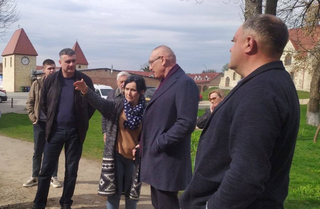 Фото до матеріалу: Бережанський замок отримає нове подвір'я: фонд «Покрова» та заповідник узгодили план робіт