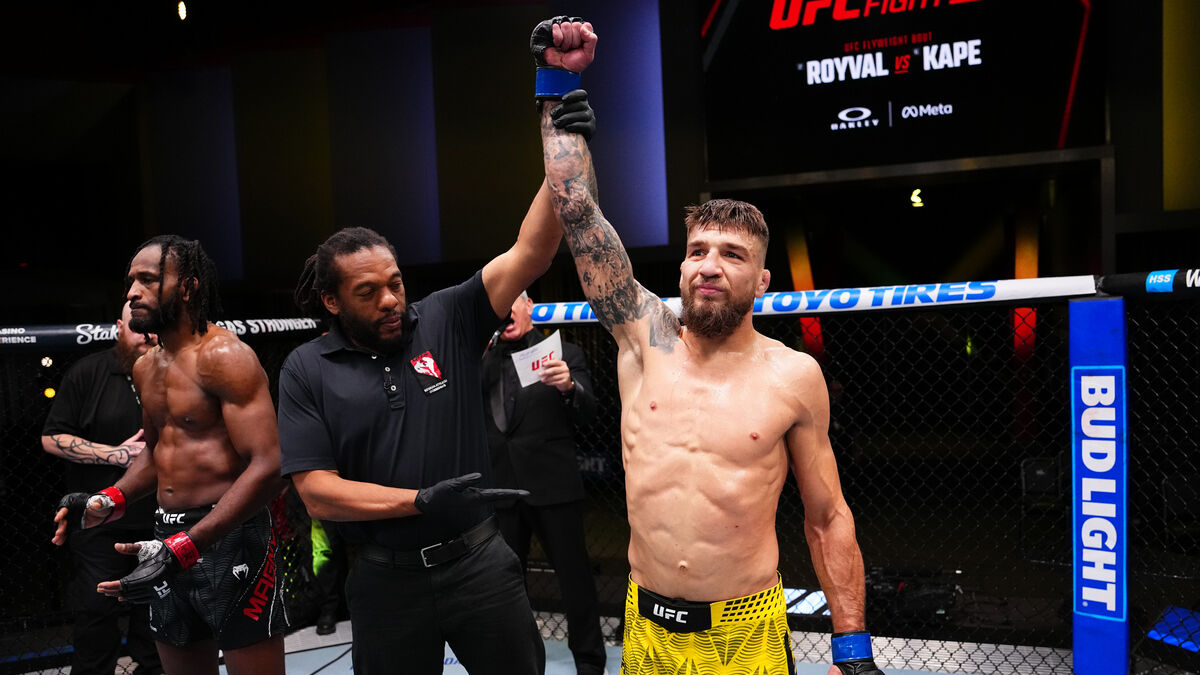 Фото до матеріалу: Ярослав Амосов піднявся на 10-ту позицію рейтингу UFC