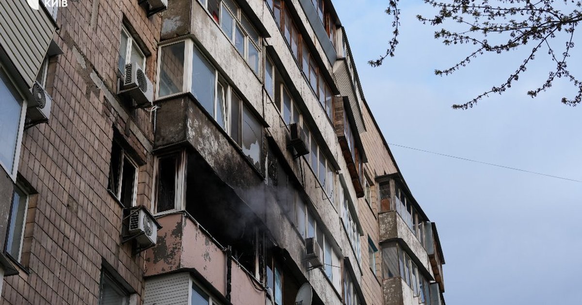 Фото до матеріалу: 117 квартир пошкоджено в Голосіївському районі: наслідки пожежі від стрільця