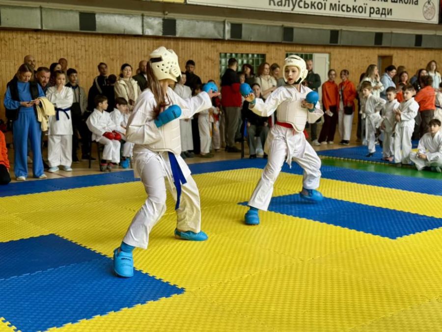Фото до матеріалу: У Калуші відкрито чемпіонат області з карате пам'яті воїна Ігоря Чошка