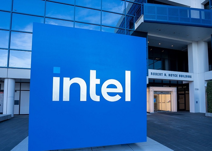 Фото до матеріалу: Intel повертається до виробництва чипів для Apple: що це означає для ринку