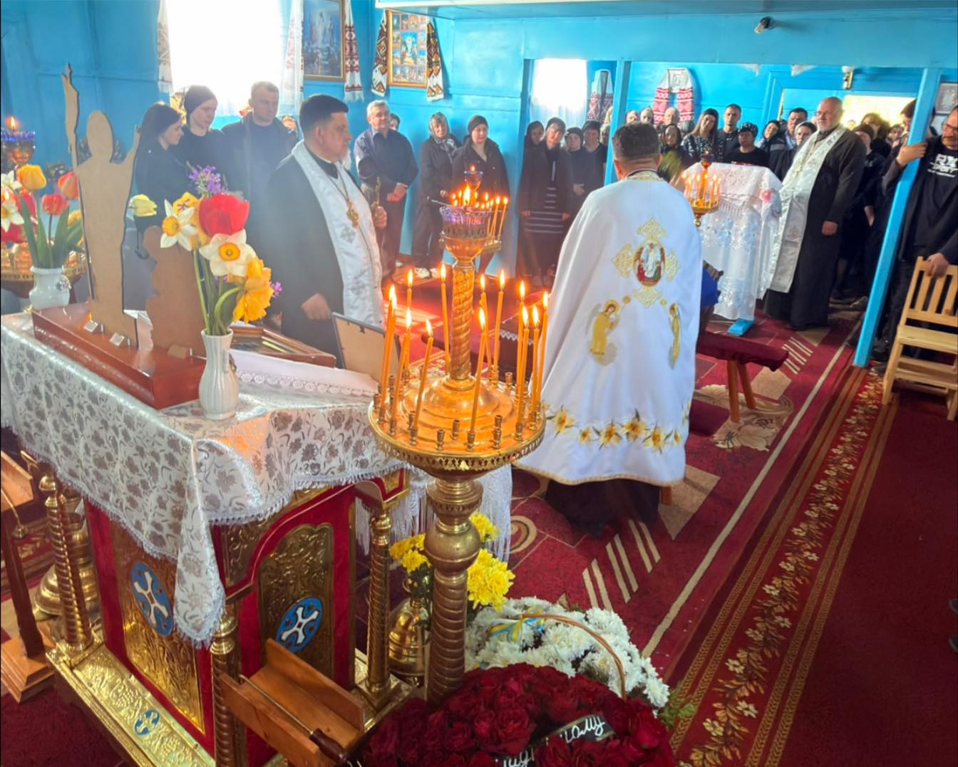 Фото до матеріалу: У селі Журавлине Смідинської громади провели в останню путь 31-річного захисника Михайла Усіка