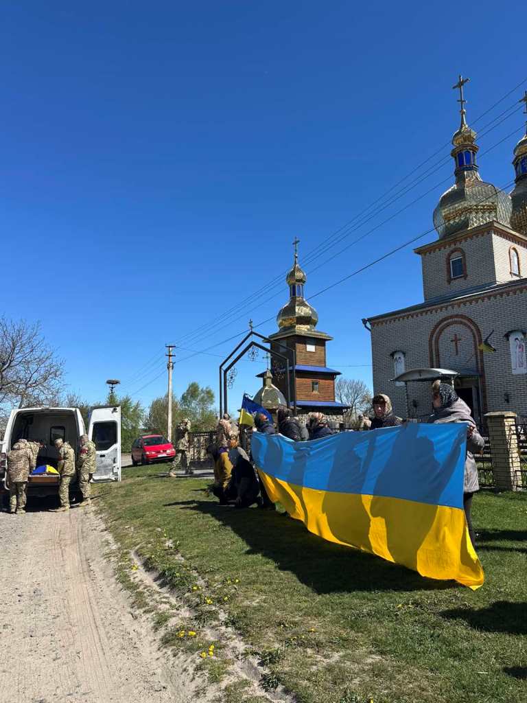 Фото до матеріалу: В Устилузькій громаді попрощалися із воїном Володимиром Троцюком