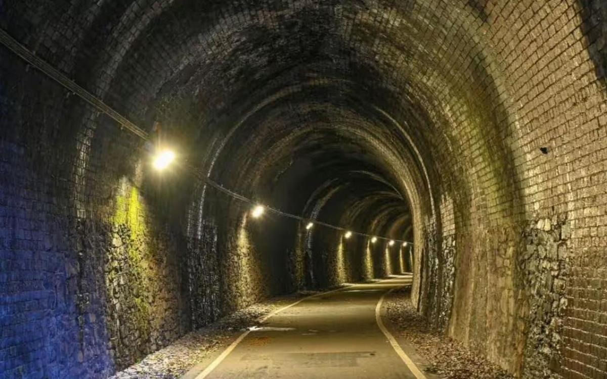 Фото до матеріалу: У Великій Британії відновили старі тунелі XIX століття