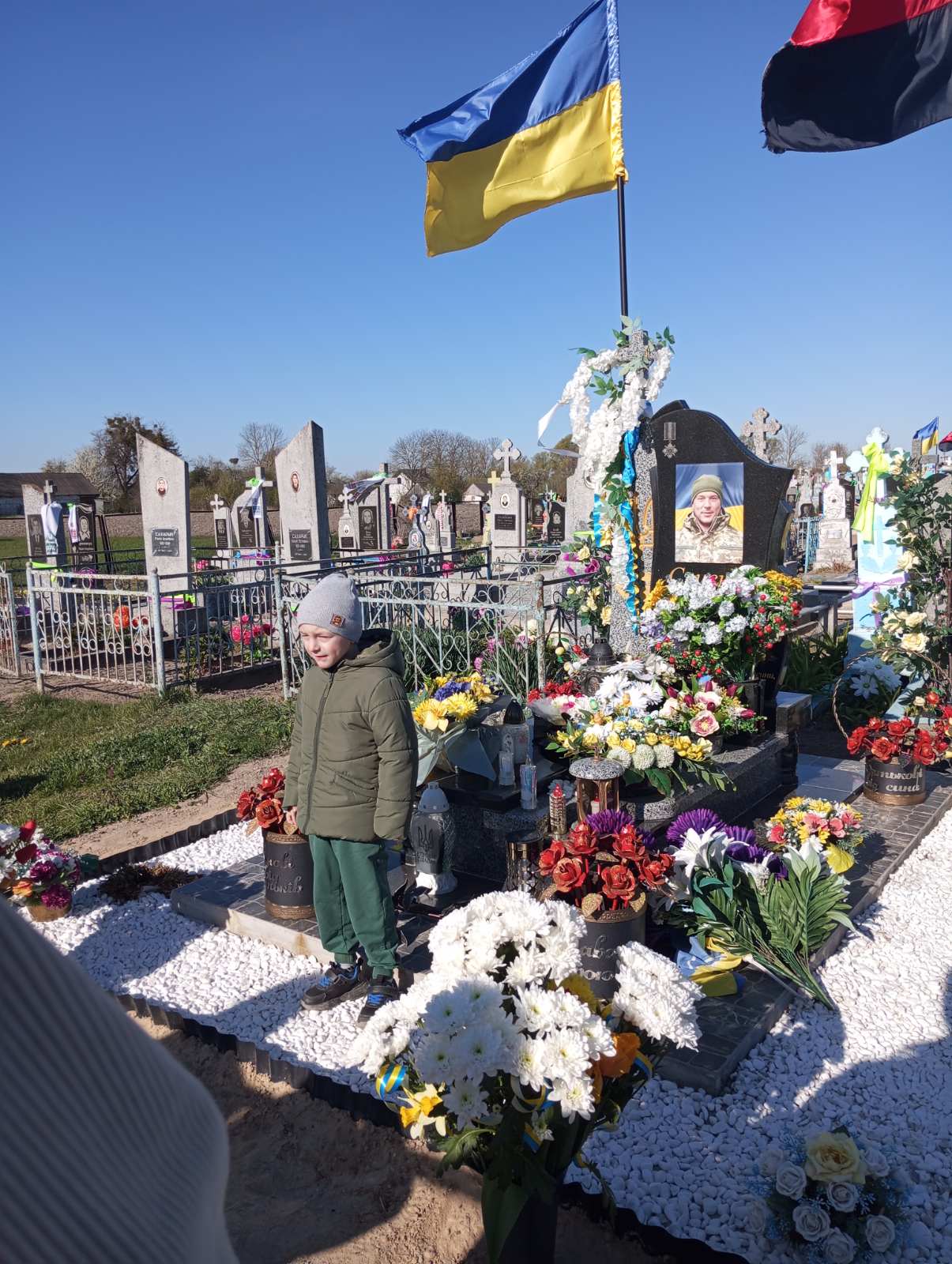 Фото до матеріалу: У селі Растів вшанували пам’ять загиблого захисника Андрія Сливки