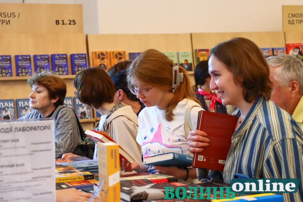 Фото до матеріалу: Книжковий Арсенал у Києві: понад 30 тисяч відвідувачів обговорювали переклад та ідентичність
