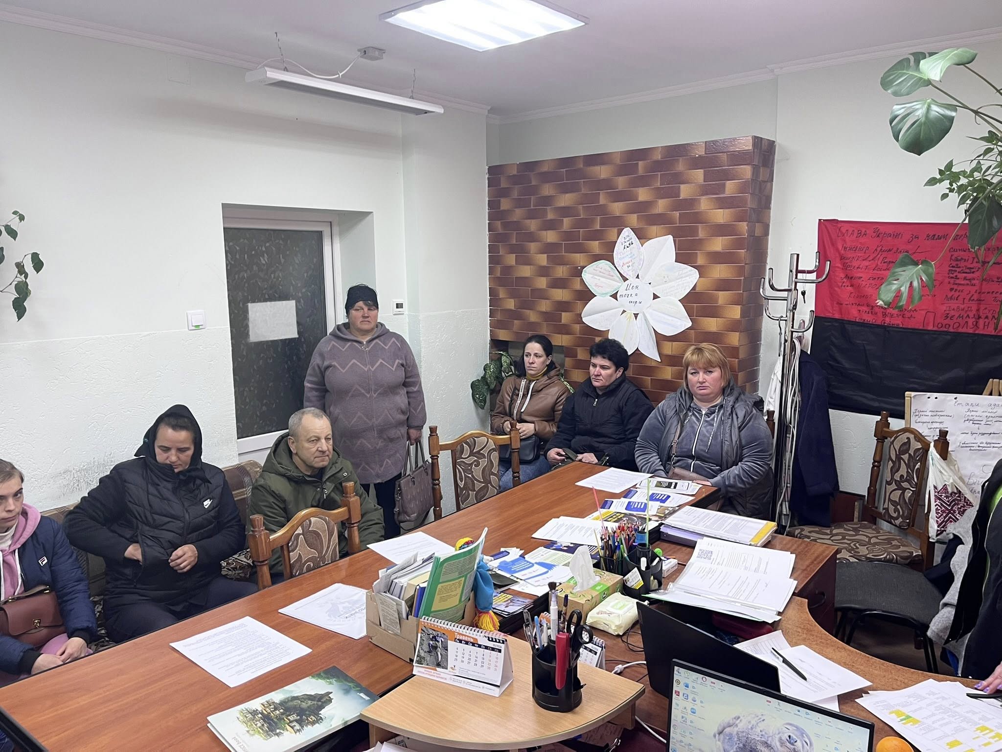 Фото до матеріалу: У Махнівській громаді домовилися розширити Алею Героїв до Дня Незалежності