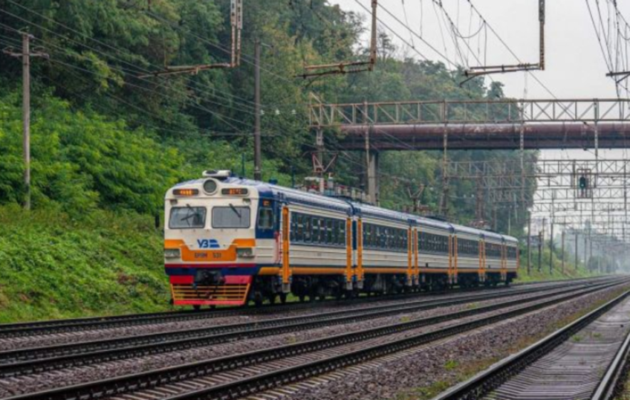 Фото до матеріалу: У Києві змінюють маршрути десятків потягів: куди тепер прямують рейси