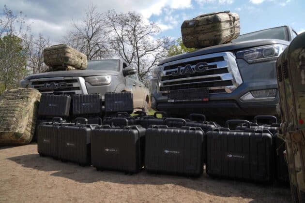 Фото до матеріалу: Луганська ОВА передала 53-й бригаді нові безпілотники та нагородила бійців