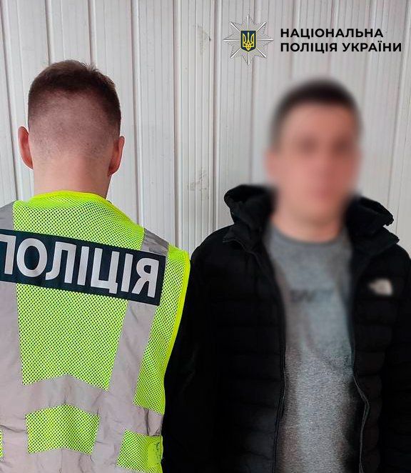 Фото до матеріалу: У Києві викрили шахрая, який обіцяв ремонт, а гроші «єВідновлення» здав у ломбард