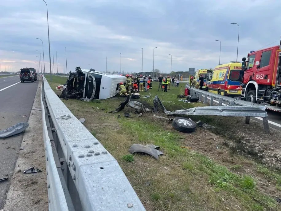 Фото до матеріалу: У Польщі перекинувся мікроавтобус з українцями: двоє постраждали на дорозі до Жешува