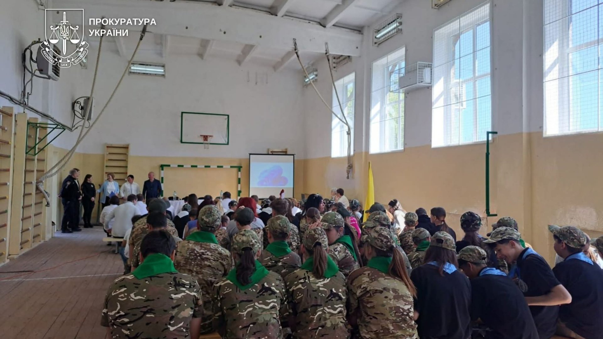 Фото до матеріалу: На Берегівщині школярів навчили розпізнавати вербувальників в інтернеті