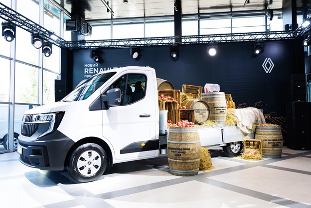Фото до матеріалу: У Черкасах відкрили оновлений дилерський центр Renault та презентували новий Master