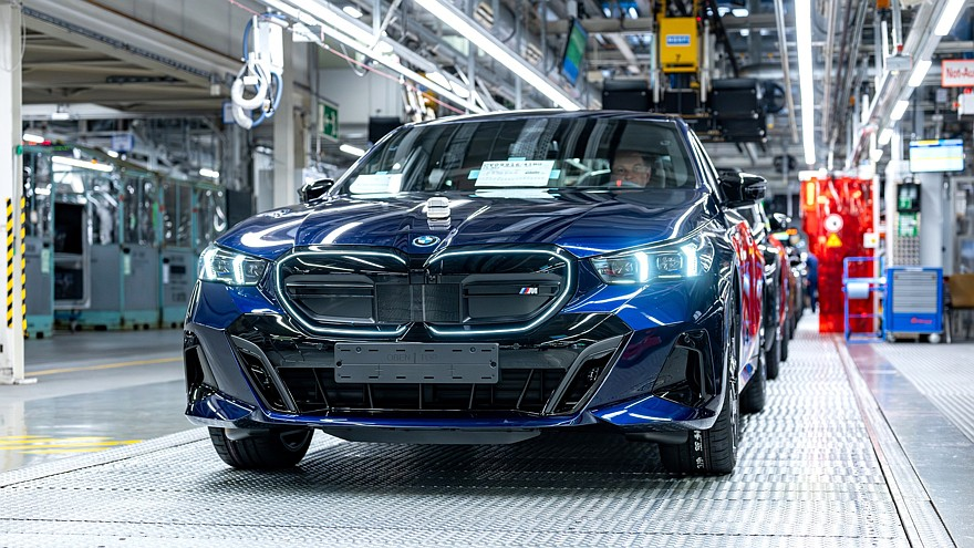 Фото до матеріалу: BMW i5 став 2-мільйонним електромобілем: новини про випуск та продажі