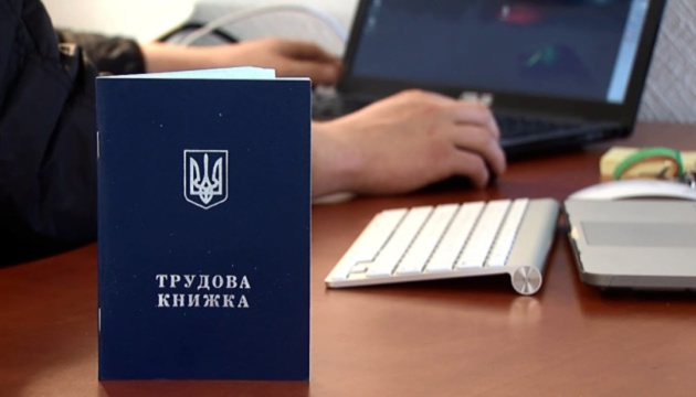 Фото до матеріалу: Третина туристів в Україні може не платити податки