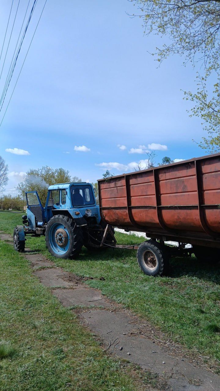 Фото до матеріалу: У Калениках навели лад на кладовищі: комунальники зібрали сміття та сухостій