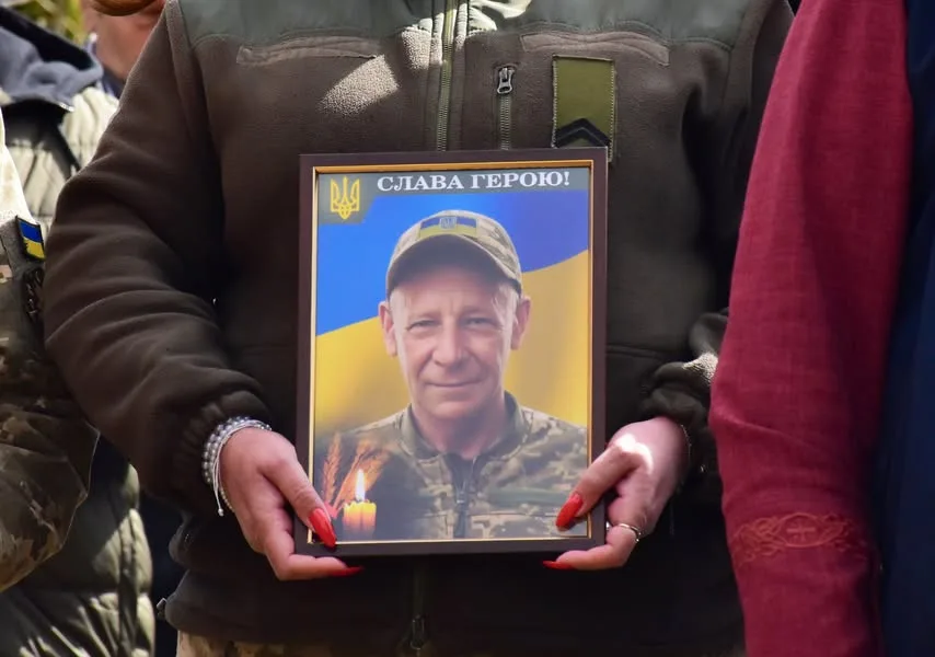 Фото до матеріалу: Прощалися з Героєм: у Нижній Рожанці провели в останню дорогу Михайла Губаля