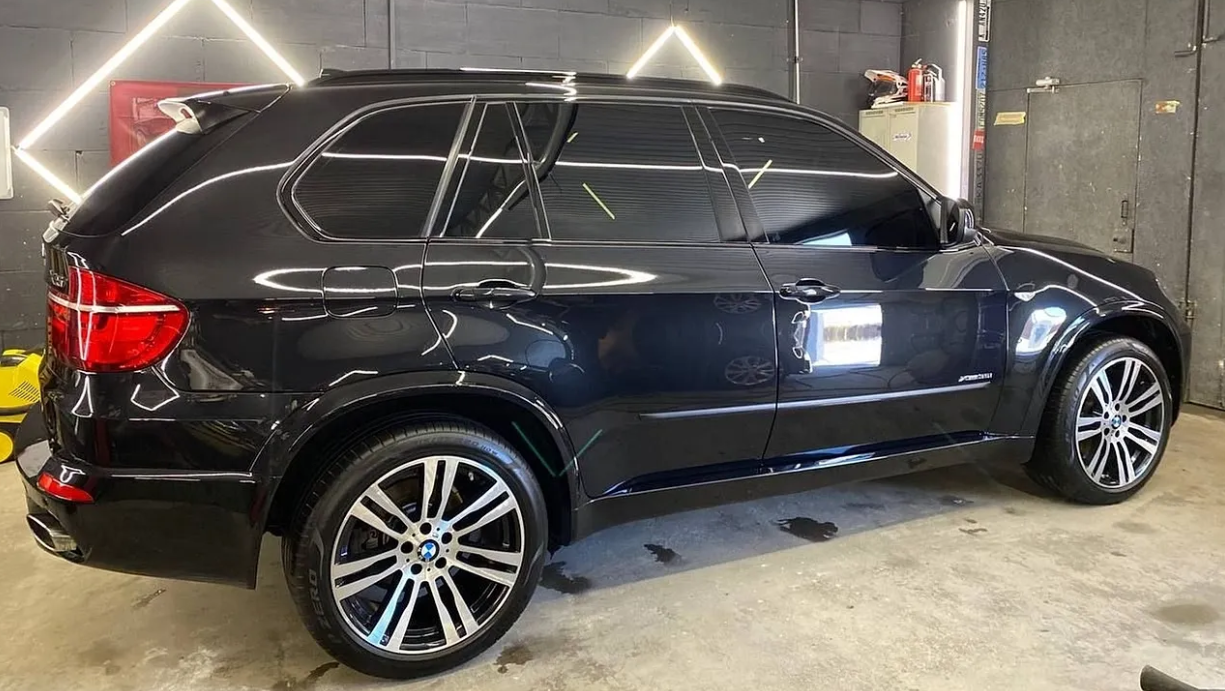 Фото до матеріалу: У Києві продають BMW X5 2010 року з пробігом менше 50 тисяч кілометрів