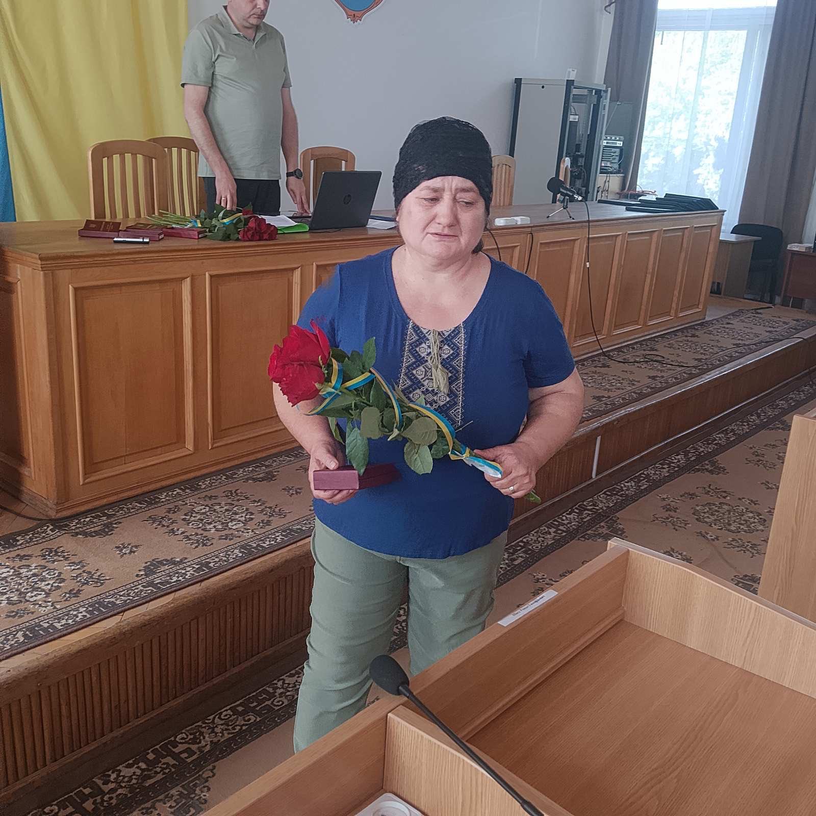Фото до матеріалу: У Сокальській громаді вшанували пам'ять трьох загиблих захисників: родинам вручили державні нагороди