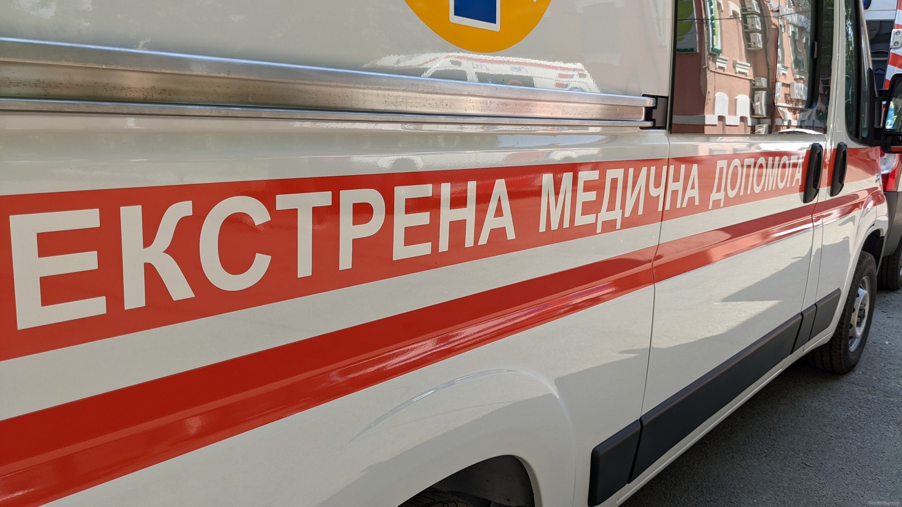 Фото до матеріалу: Трагедія у Золочівській громаді: FPV-дрон влучив у родину переселенців у селі Писарівка
