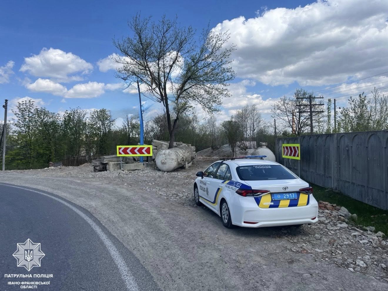 Фото до матеріалу: Патрульні Прикарпаття перевірили стан доріг перед літнім сезоном: що виявили