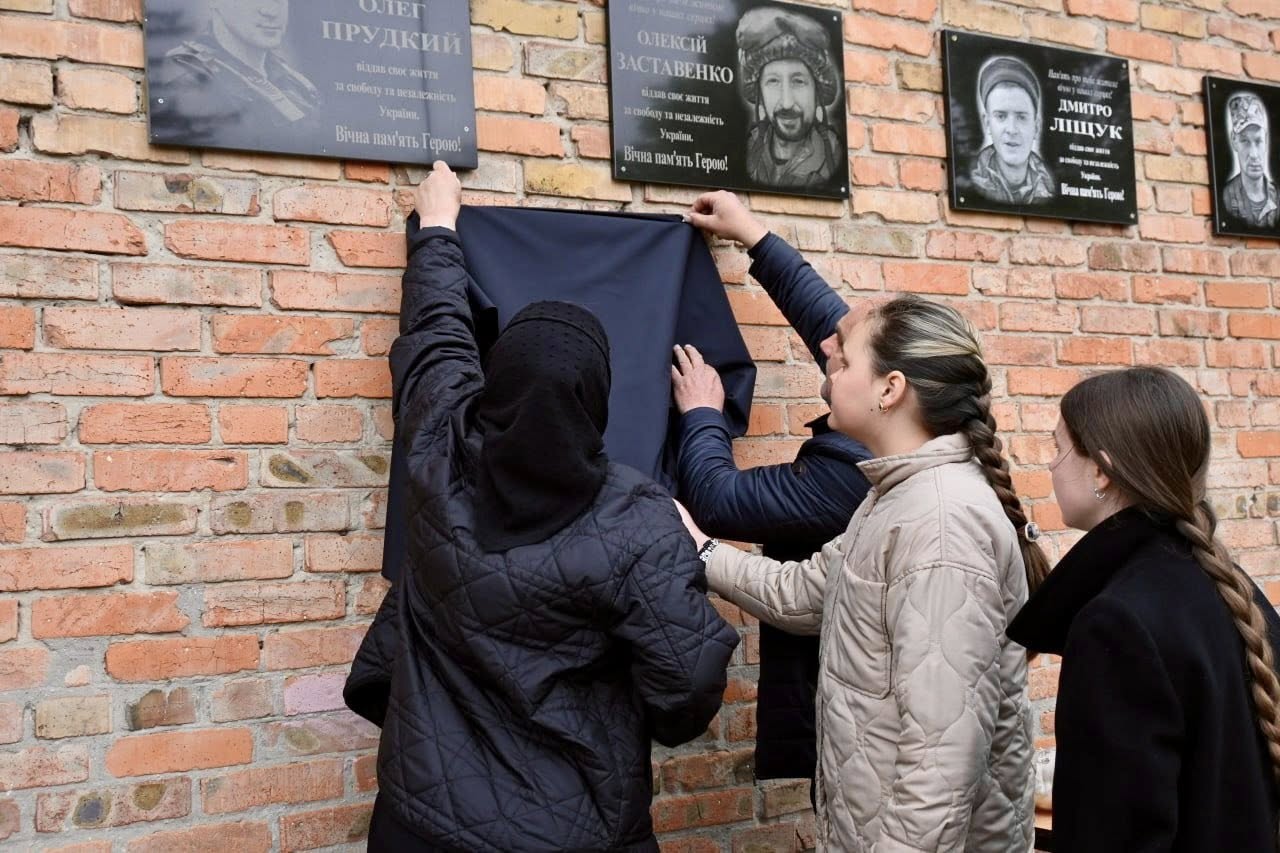 Фото до матеріалу: На Чигиринщині відкрили меморіальні дошки полеглим захисникам у трьох ліцеях