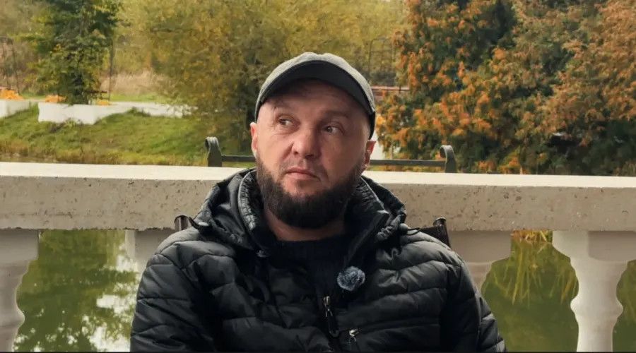 Фото до матеріалу: Ветеран Дмитро Салмін презентує творчість на VIII Форумі військових письменників
