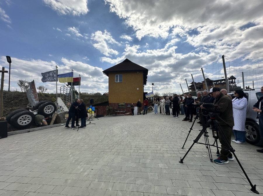 Фото до матеріалу: У Дрогобиччині відкрили новий стрілецький клуб «Лавандова гора»