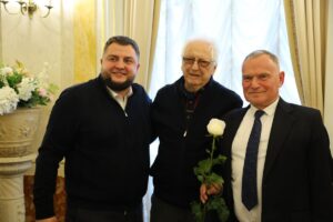Фото до матеріалу: Тарас Возняк презентував 14-й том праць у Львові під час повітряної тривоги