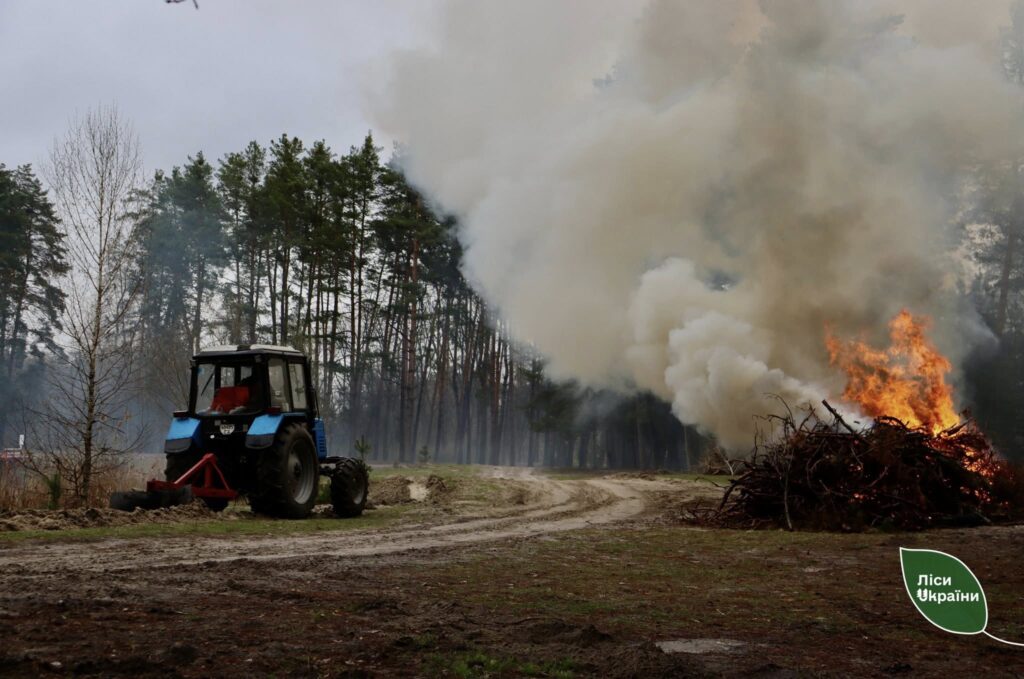 Фото до матеріалу: Черкащину закрили на карантин: через пожежну небезпеку зачинили всі в'їзди в ліси