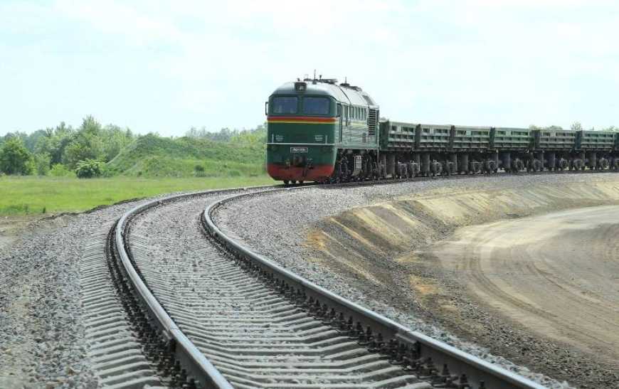 Фото до матеріалу: Укрзалізниця скоротила експортну перевезення макухи та олії у квітні