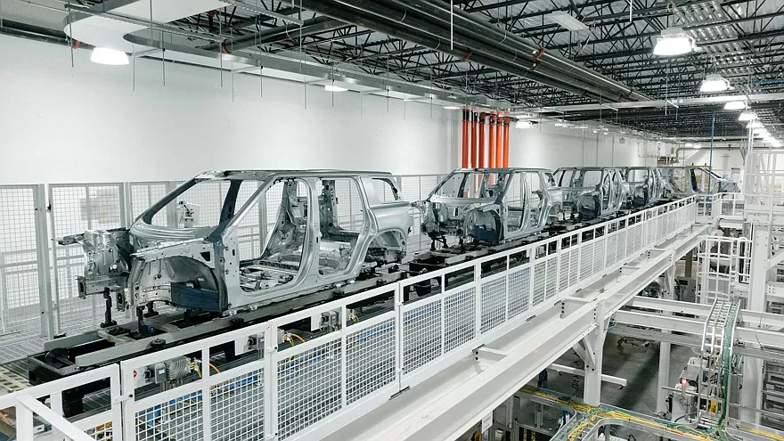 Фото до матеріалу: Rivian збільшує потужність заводу в США попри падіння попиту на електромобілі