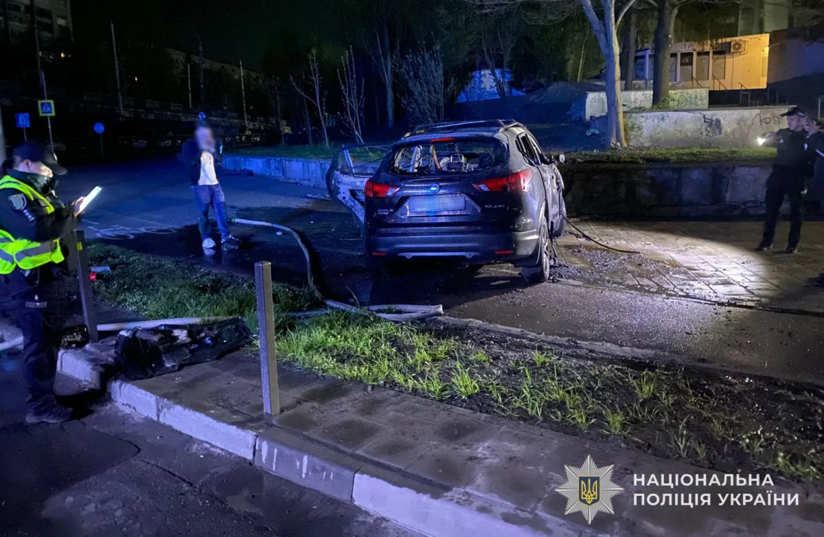 Фото до матеріалу: У центрі Львова: водій у стані сп'яніння викликав пожежу на дорозі