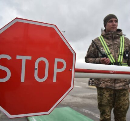 Фото до матеріалу: У центрі Львова поліцейські затримали зловмисника, який побив жителя