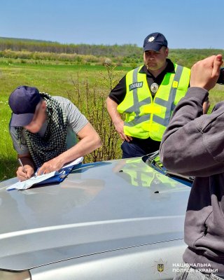 Фото до матеріалу: Затримали наркоторговця на Первомайщині: вознесенець збував канабіс з автомобіля