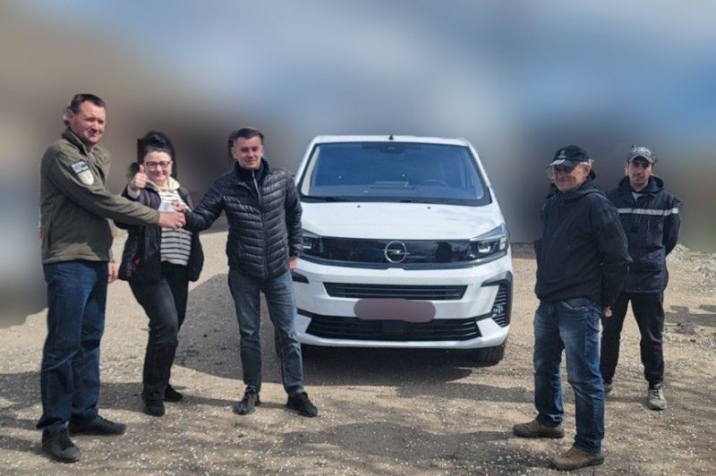 Фото до матеріалу: Високопільська громада отримала нову спецтехніку для благоустрою