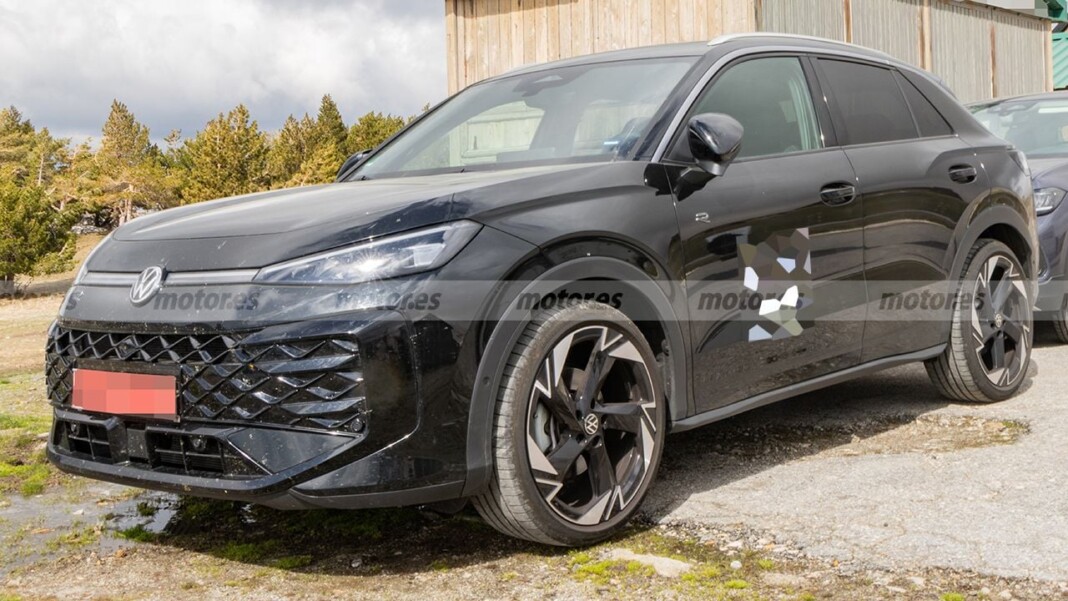 Фото до матеріалу: Volkswagen T-Roc 4Motion: новий гібридний кросовер з повним приводом очікується в Україні