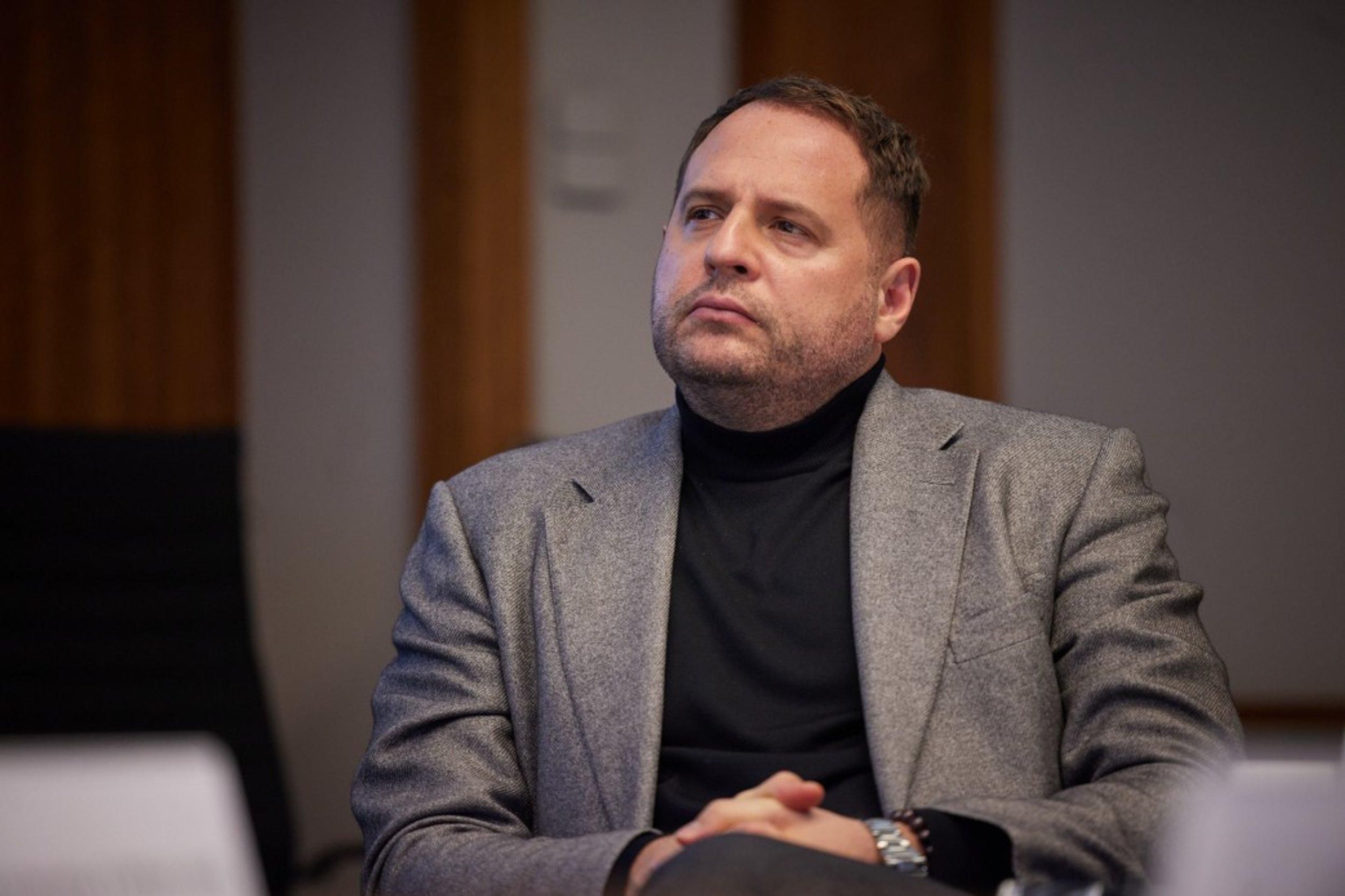Фото до матеріалу: Вони працюють, війна продовжується: Єрмак пояснив відсутність колег з ОП у суді