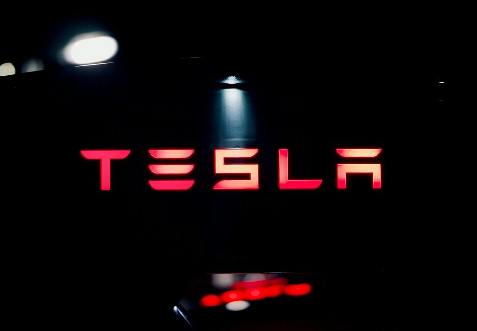 Фото до матеріалу: Tesla випустить спрощений автопілот FSD Lite для старих моделей