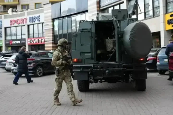 Фото до матеріалу: Генпрокурор: стрілок у Голосіїві системно готувався до масового розстрілу