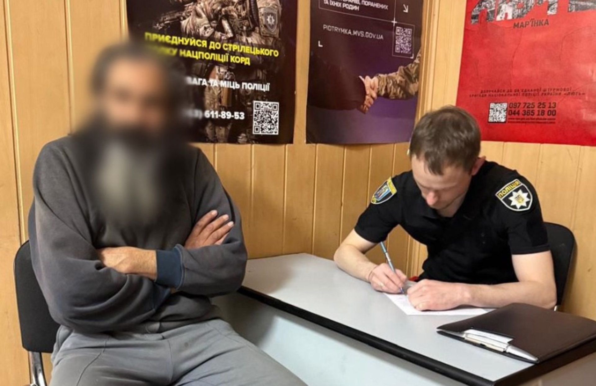 Фото до матеріалу: Хрещатиком гуляв оголений чоловік: поліція склала протокол і передала його медикам