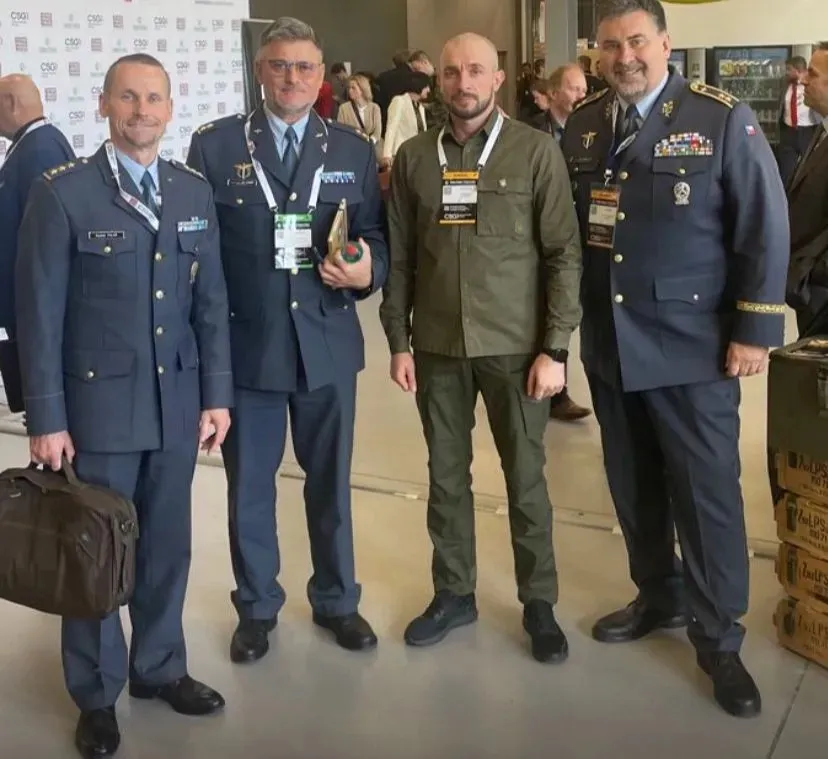 Фото до матеріалу: Стоп корупції: активісти відзначають свято та продовжують боротьбу на фронті та в тилу