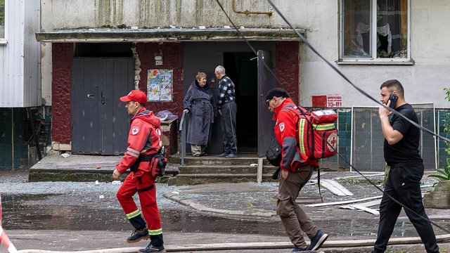 Фото до матеріалу: УЧХ працює в регіонах, що постраждали від російських ударів дронами