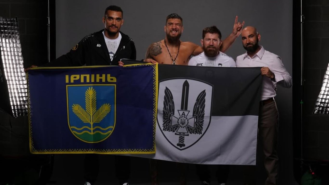 Фото до матеріалу: Ярослав Амосов отримав 100 тисяч доларів бонусу UFC