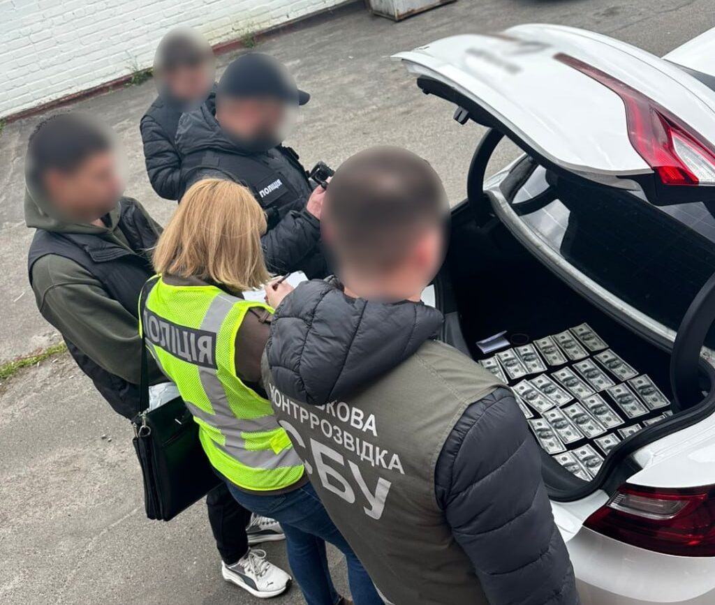 Фото до матеріалу: На Черкащині затримали шахрая, який обіцяв купити військовий квиток за 3000 доларів